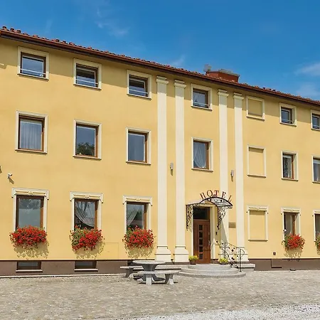 I Restauracja Brochów Hotel *