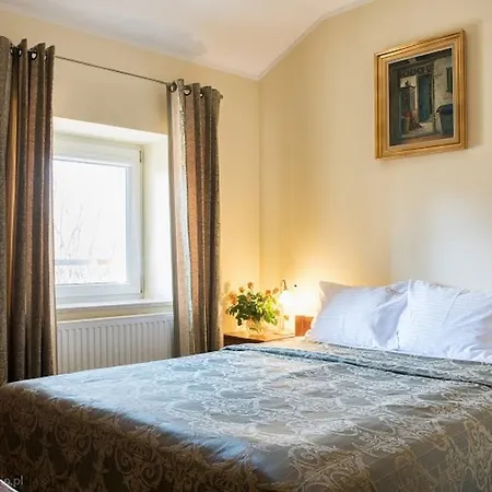 I Restauracja Brochów Hotel *